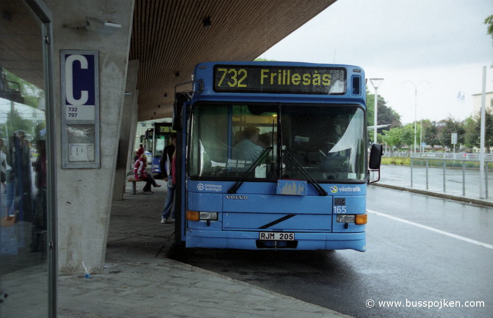 GS Volvo B10BLE 165 at 732.